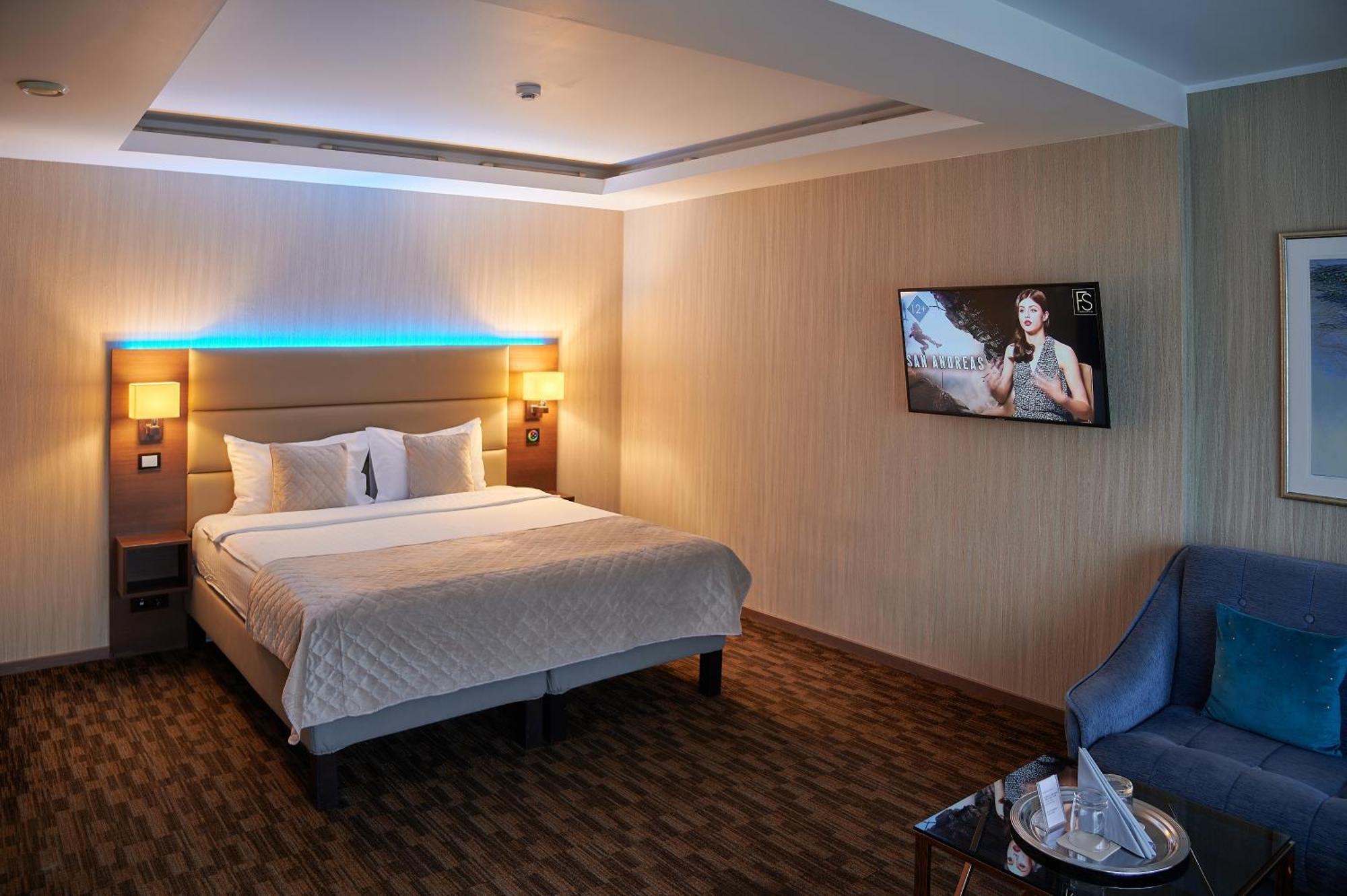 Olympus Hotel Каунас Екстер'єр фото
