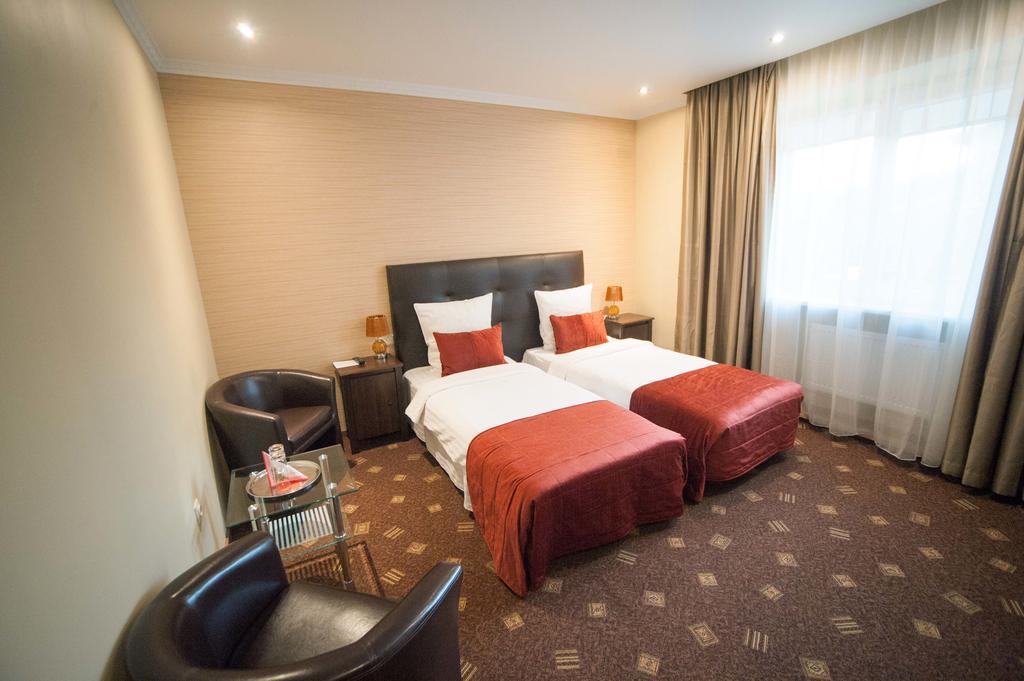 Olympus Hotel Каунас Екстер'єр фото